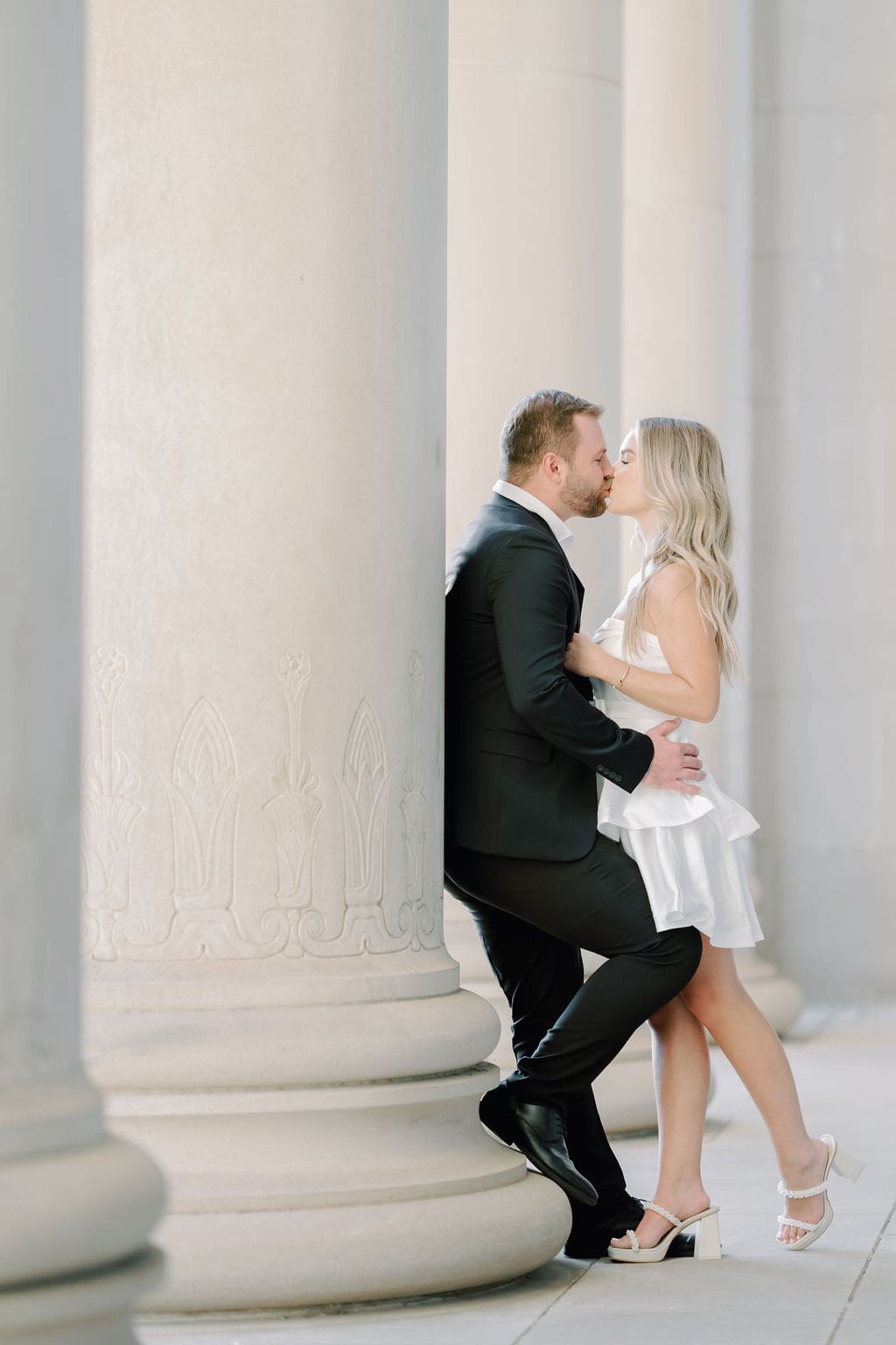 kansas city engagement photo at the nelson atkins museum of art